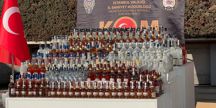 İstanbul'da 6 ilçede sahte içki operasyonu: 13 kişi yakalandı