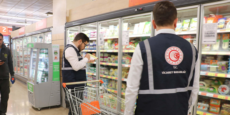 İzmir'de fahiş fiyatlandırmaya karşı marketlerde denetim