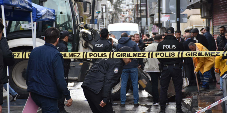 İzmir'de sokakta akıma kapılan 2 kişinin öldüğü yerde yeni keşif