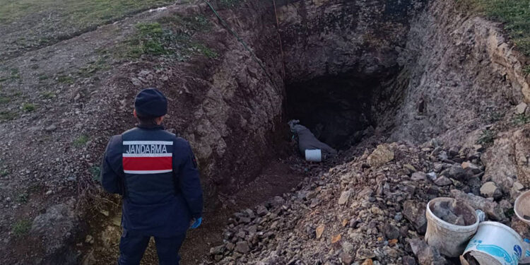 Kaçak kazı yapıldığını fark eden jandarma 1 kişiyi gözaltına aldı