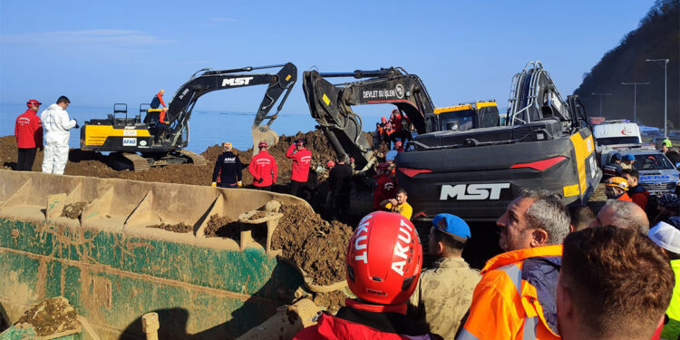 Artvin'deki heyelan faciasında 4 can kaybı
