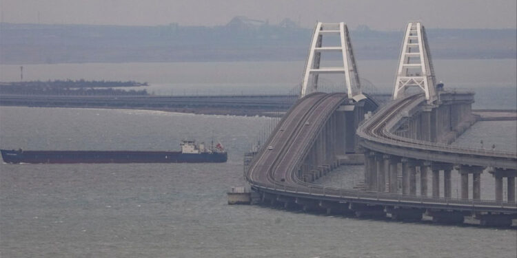 Kerç Boğazı'nda 2 tanker battı
