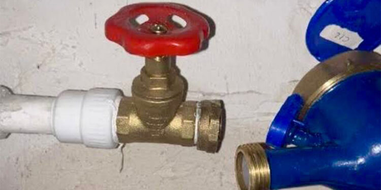 Kiracılarının suyunu kesen ev sahibine dava açıldı