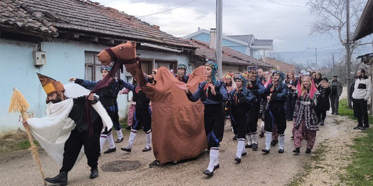 Bursa'da ‘kışı karşılama’ ritüeli canlandırıldı