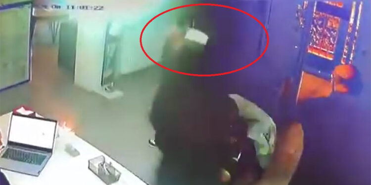 Suriyeli kadın diş hekimini bıçakladı