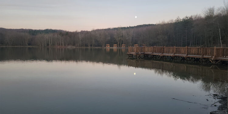 Korugöl Tabiat Parkı doğal güzelliğiyle hayran bırakıyor
