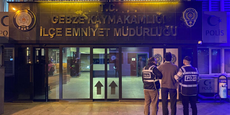 Suriyelilere tepki gösterdi, gözaltına alındı