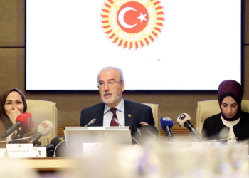 Kadınlar erkeklere göre daha az kazanıyor