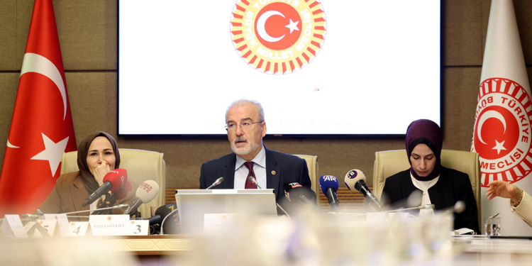 Kadınlar erkeklere göre daha az kazanıyor