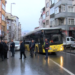 Kağıthane'de İETT otobüsü çöken yolda kaldı