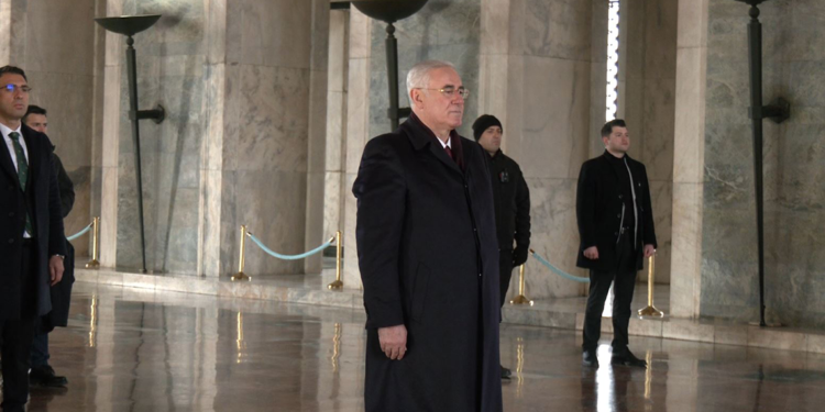 Kamu Başdenetçisi Mehmet Akarca Anıtkabir'i ziyaret etti