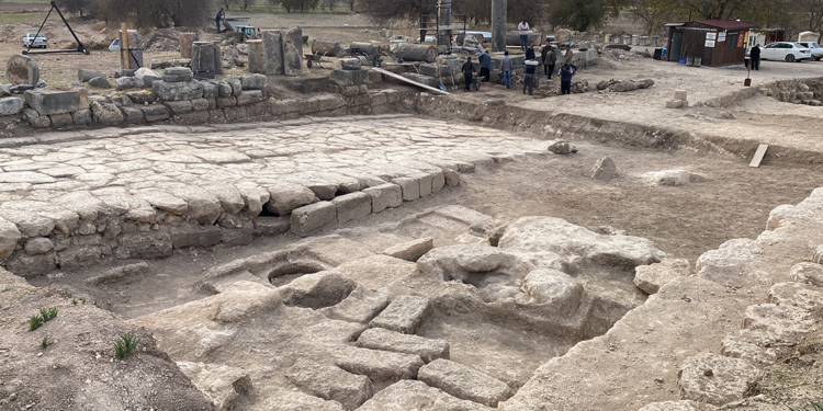 Kastabala Antik Kenti'nde yeni tapınak kalıntıları ortaya çıkarıldı