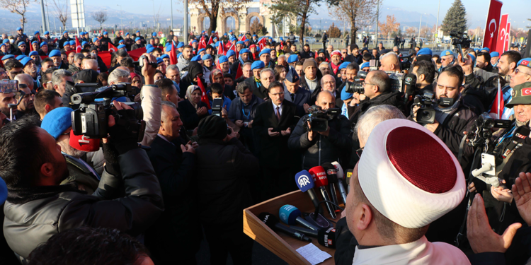 Kayseri'de 8 yıl önce terör saldırısında şehit olan 15 asker anıldı