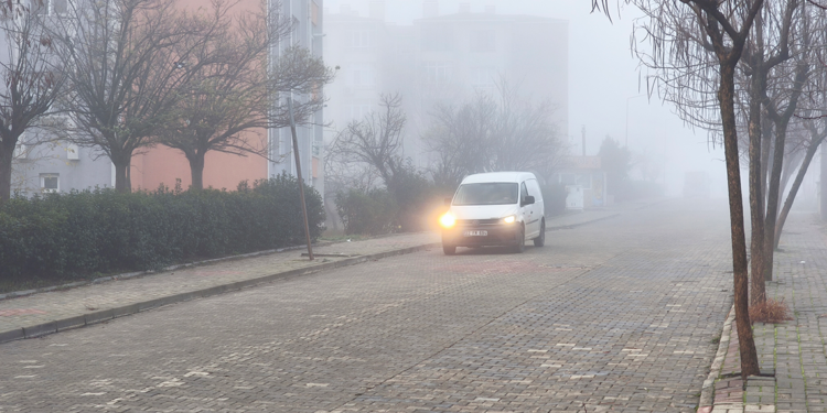 Keşan'da sis etkili oldu