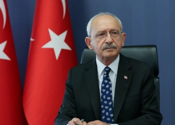 Kılıçdaroğlu ve eşinin içinde bulunduğu araç kaza yaptı
