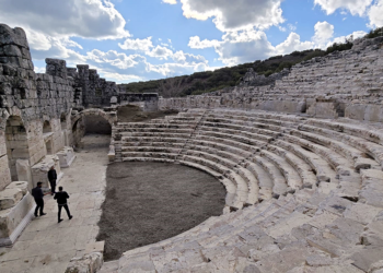 Kış geldi, Medusa mozaiğinin üzeri kapatıldı