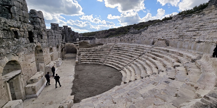 Kış geldi, Medusa mozaiğinin üzeri kapatıldı
