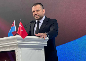 Kulüp tarihinde yeni bir sayfa açmak için önemli bir yol ayrımındayız