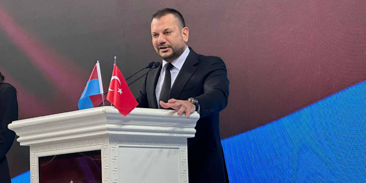 Kulüp tarihinde yeni bir sayfa açmak için önemli bir yol ayrımındayız