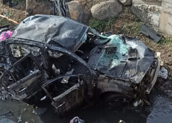 Lastiği patlayan otomobilin şarampole yuvarlandı; 1 ölü 5 yaralı