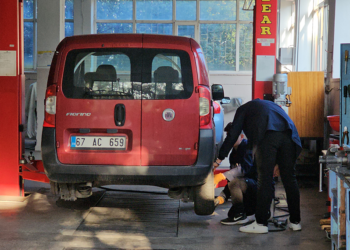 Lastikçide randevu bulamayan bu okula koşuyor