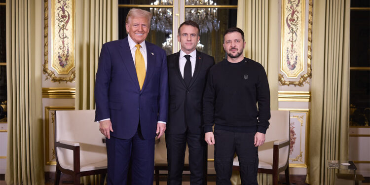 Macron-Zelenskiy ve Trump, Paris'te bir araya geldi
