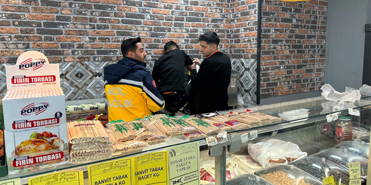 Market çalışanı elini kıyma makinesine kaptırdı