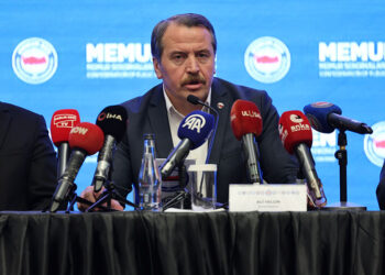 Memur maaşlarına yüzde 15 ek zam ocak ayında uygulanmalı