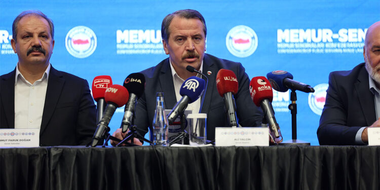 Memur maaşlarına yüzde 15 ek zam ocak ayında uygulanmalı