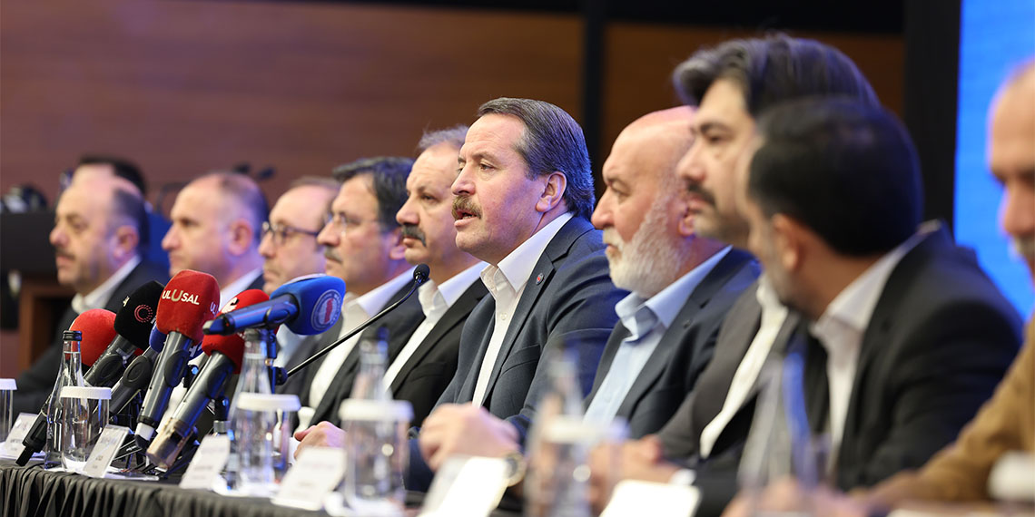 Memur Sendikaları Konfederasyonu (Memur-Sen) Genel Başkanı Ali Yalçın, "Memur maaşlarına yüzde 15 ek zam ocak ayında uygulanmalıdır" dedi.