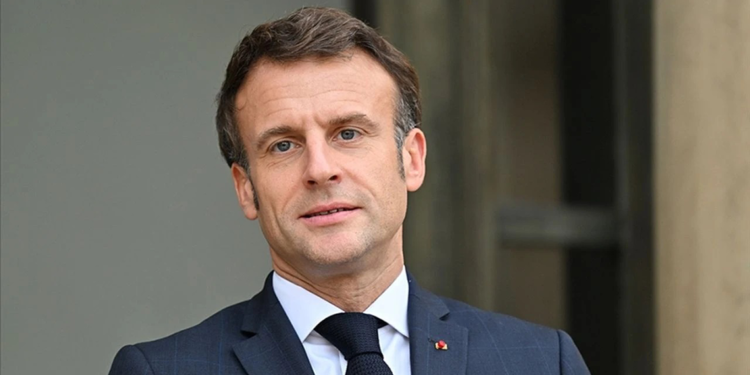 Macron, kasırgadan etkilenen Mayotte Adası'nı ziyaret etti