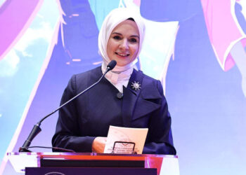Her biriniz geleceğe daha sağlam adımlarla yürüyeceksiniz