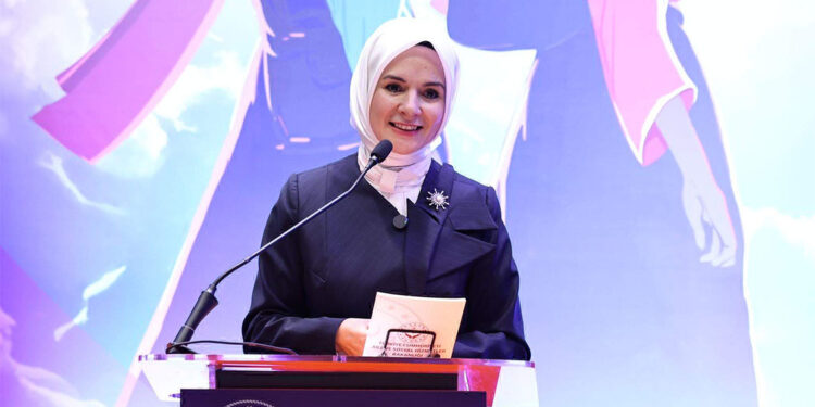 Her biriniz geleceğe daha sağlam adımlarla yürüyeceksiniz