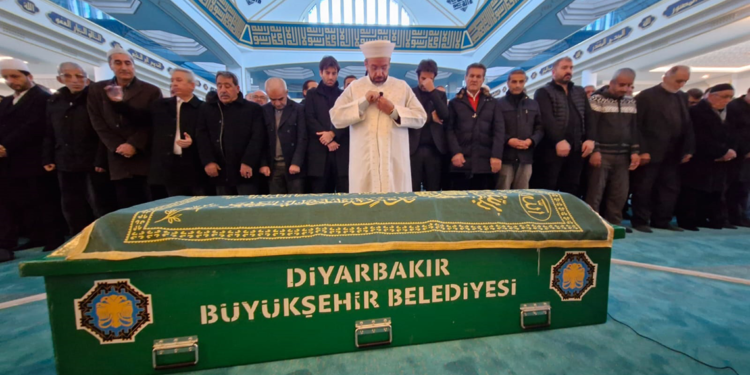 Mahsun Kırmızıgül'ün annesi son yolculuğuna uğurlandı