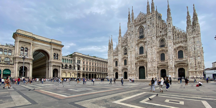 Milano'da sokakta sigara içmek yasaklanacak