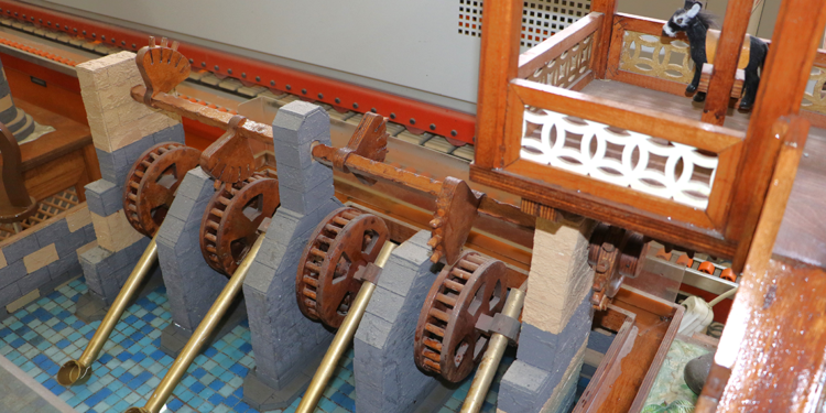 Müslüman alimlerin icatları, okulda minyatür boyutta sergileniyor