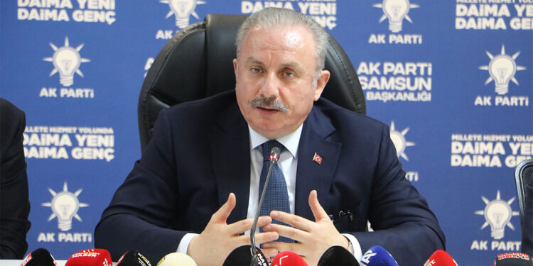 Türkiye'de mutlaka bir sivil anayasa yapılacak