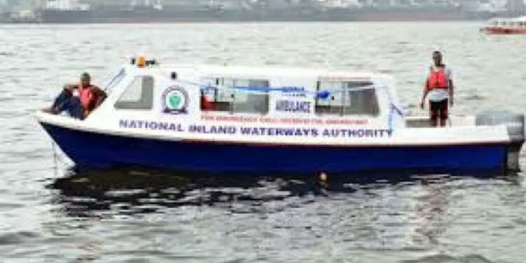 Nijerya'da yolcu teknesi battı; 20 ölü