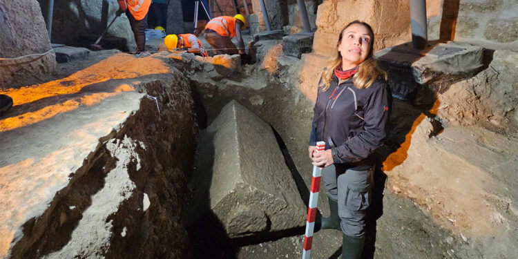 Noel Baba'nın kilisesinde lahit bulundu; Aziz Nikolaos'un mezarı olabilir