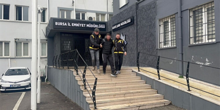 Oğlu 3 kişiyi yaraladı, baba da ilk duruşmada tutuklandı