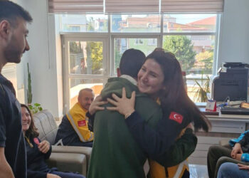 Öğretmenlerinin müdahalesiyle duran kalbi çalıştırılan öğrenci okuluna döndü