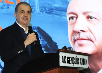 Tarihi bir dönemeçten geçiyoruz