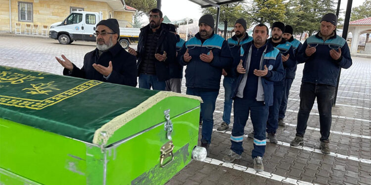 Otel odasında ölen Endonezyalı kadın kimsesizler mezarlığında defnedildi