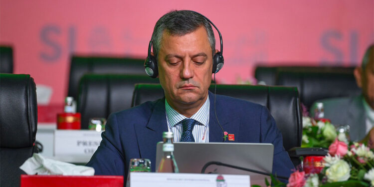 Özgür Özel, Sosyalist Enternasyonal Konsey Toplantısı’na katıldı