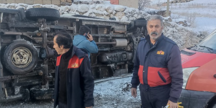 Öğretmenleri taşıyan minibüs devrildi; 12 yaralı