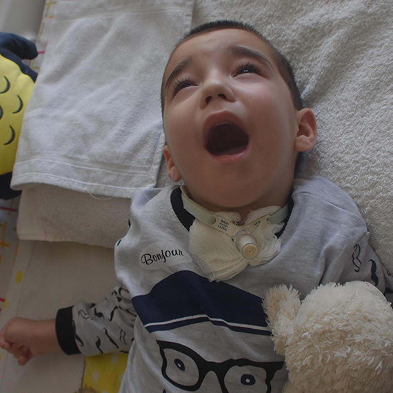 Oksijen yerine azot gazı verilen Ege, hayatını kaybetti