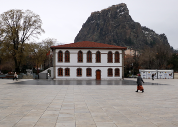 Okulların tatil edildiği Afyonkarahisar'da beklenen kar yağışı olmadı