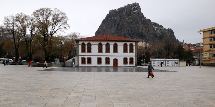 Okulların tatil edildiği Afyonkarahisar'da beklenen kar yağışı olmadı