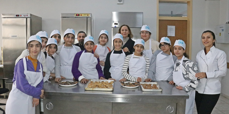 Ortaokul öğrencileri, ‘Zanaat Atölyesi’ ile meslek becerilerini keşfediyor