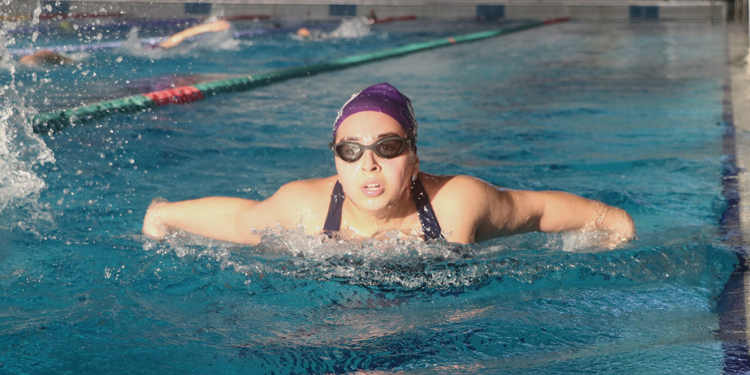 Otizmli Elçin, yüzmede yarıştığı 6 kategoride Türkiye şampiyonu oldu